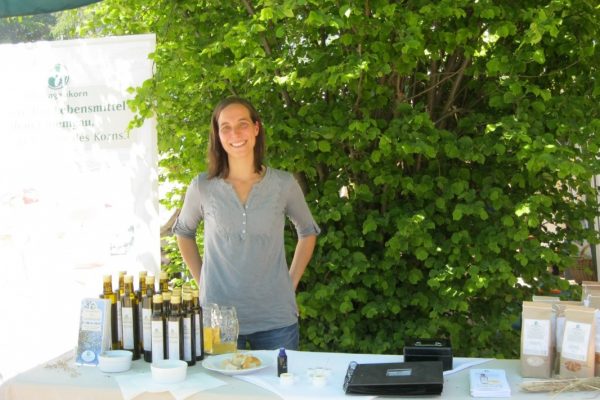 Julia_am_Verkostungsstand